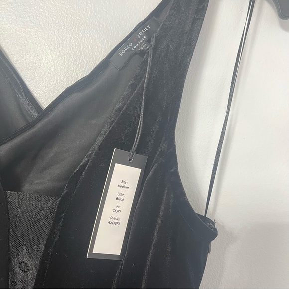 Romeo & Juliet Couture Black Velvet Lace Cross-Back Jumpsuit - Size M- New W/Tag - Picture 13 of 15